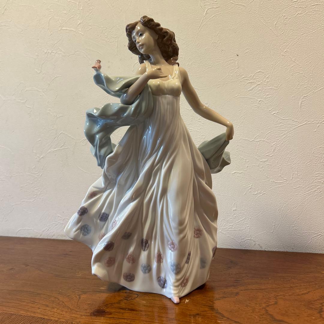 リヤドロ人形　夏のセレナーデ