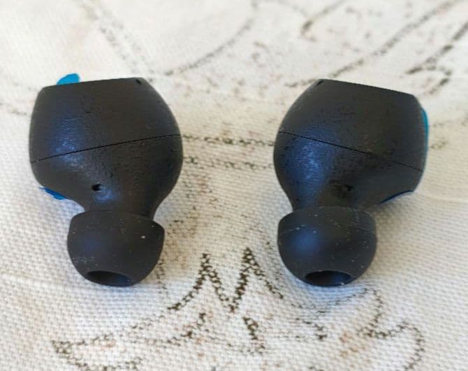 【美品】final ワイヤレスイヤホン ZE3000SV