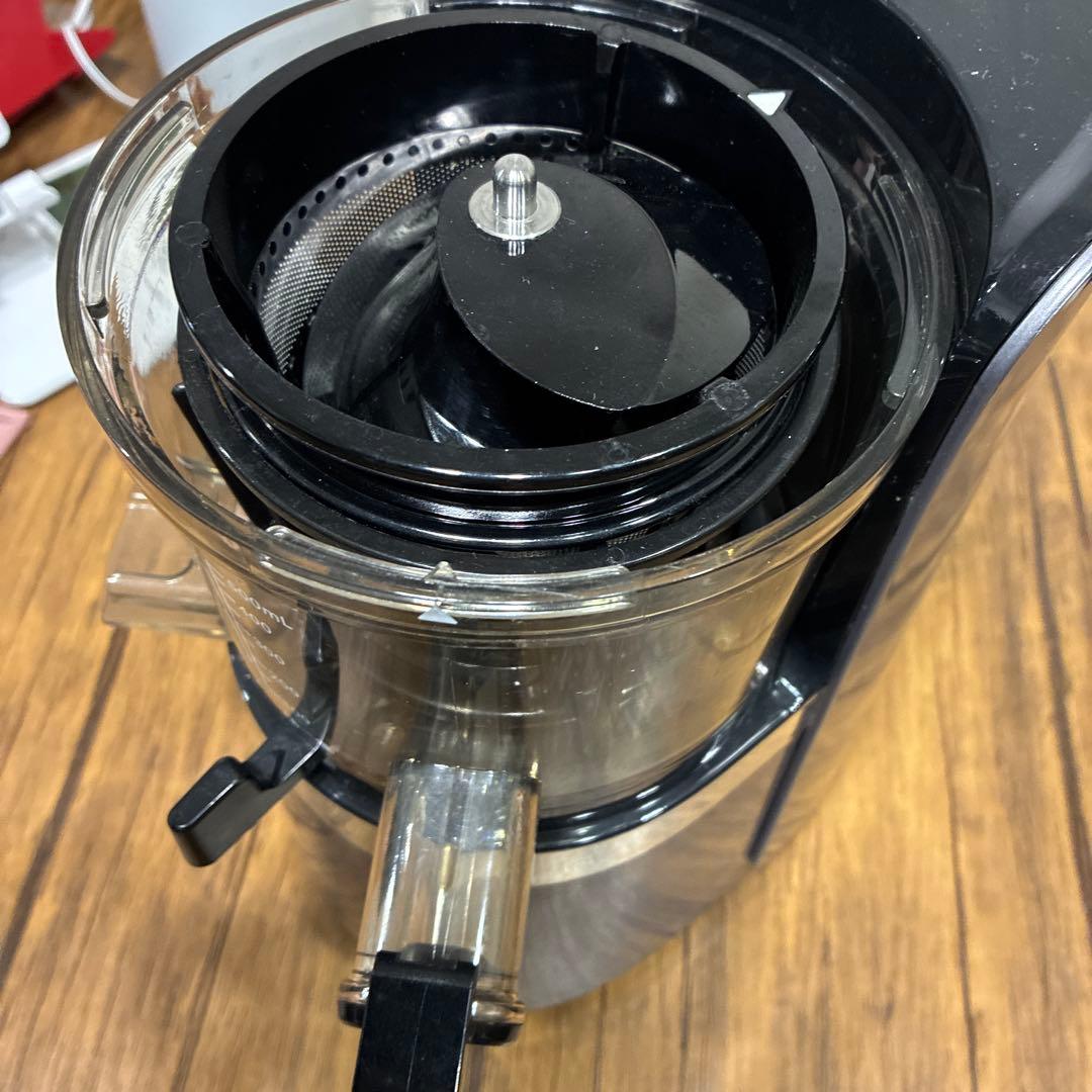 大幅値下げ‼️Hurom 低速圧搾式ジューサー 定価40,000円程！価格交渉可