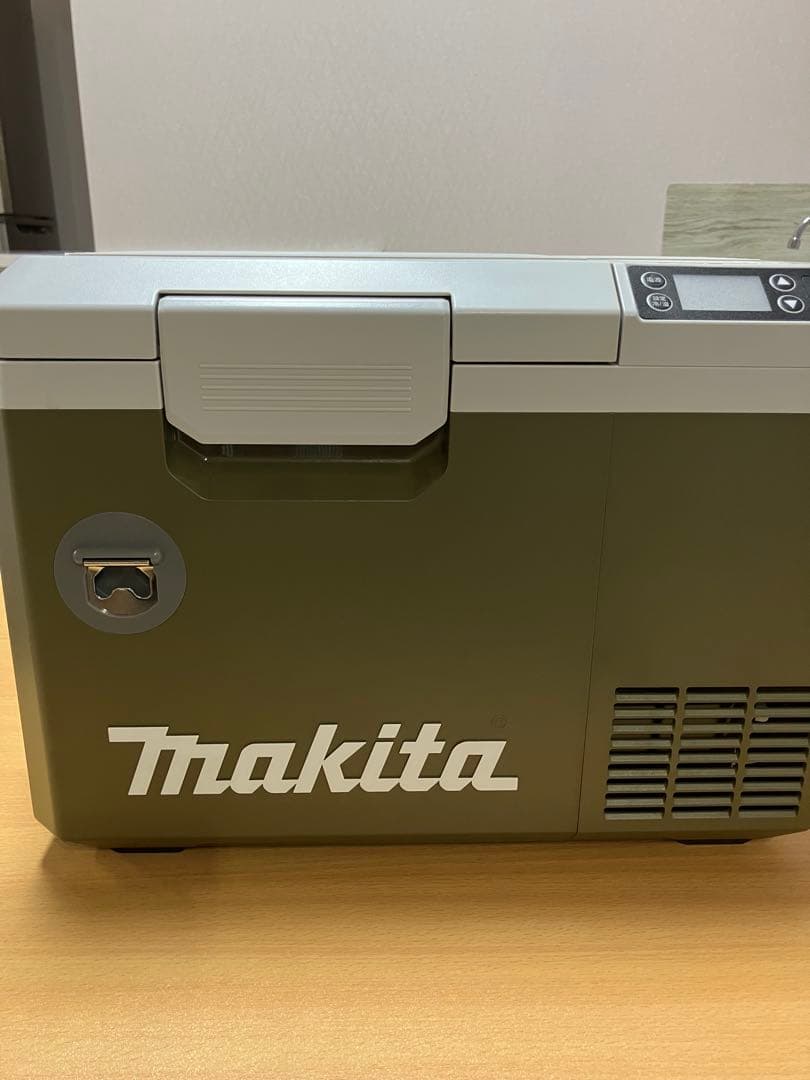 マキタ充電式保冷温庫CW003G