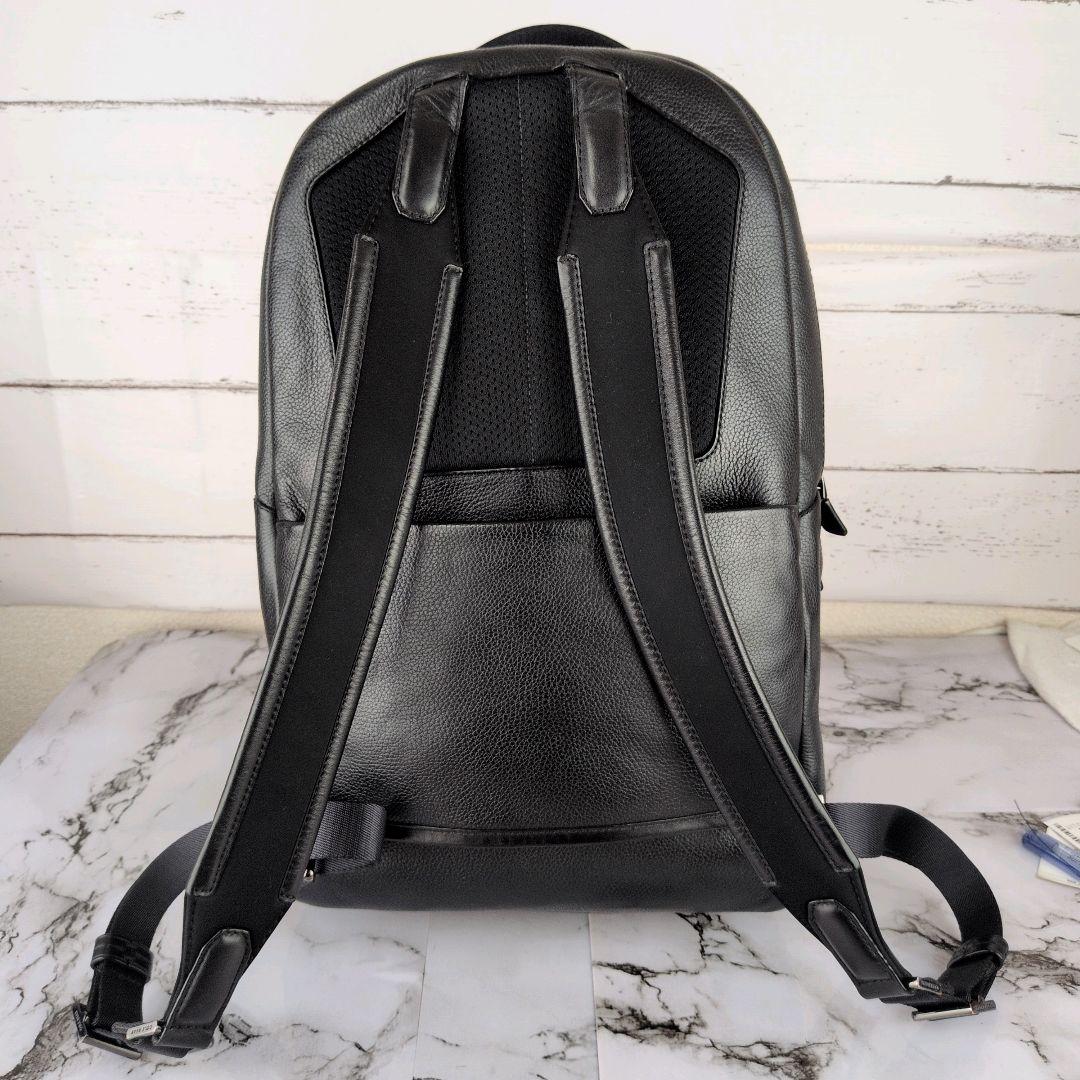 【極美品】コールハーン☆現行　A4　シボ革　2室　収納ポケット多　ビジネス