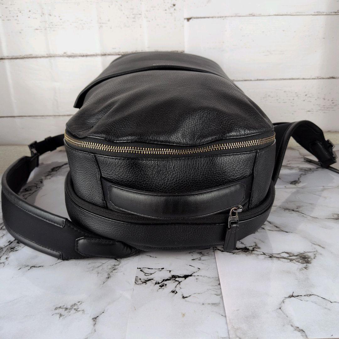 【極美品】コールハーン☆現行　A4　シボ革　2室　収納ポケット多　ビジネス