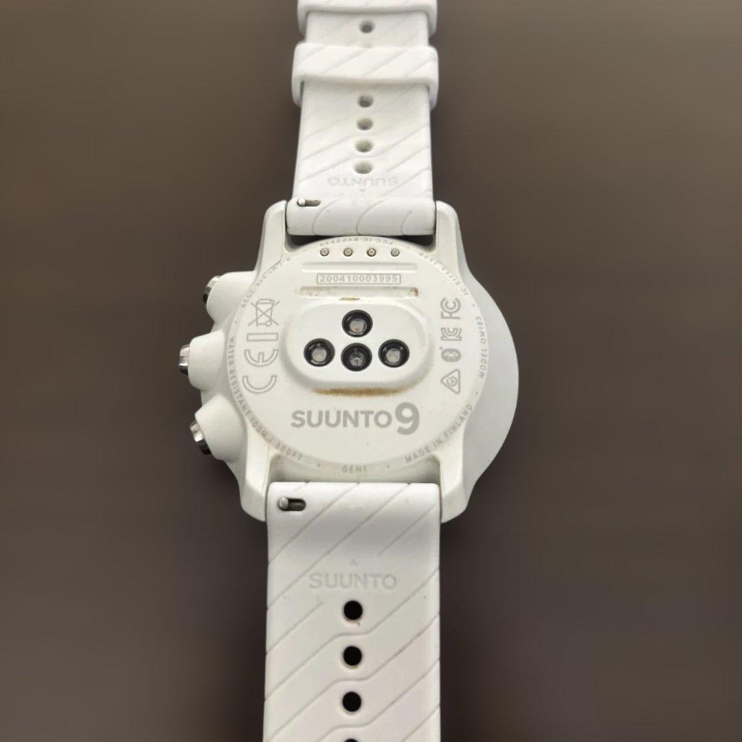 SUUNTO 9 ホワイト腕時計 GPS機能搭載