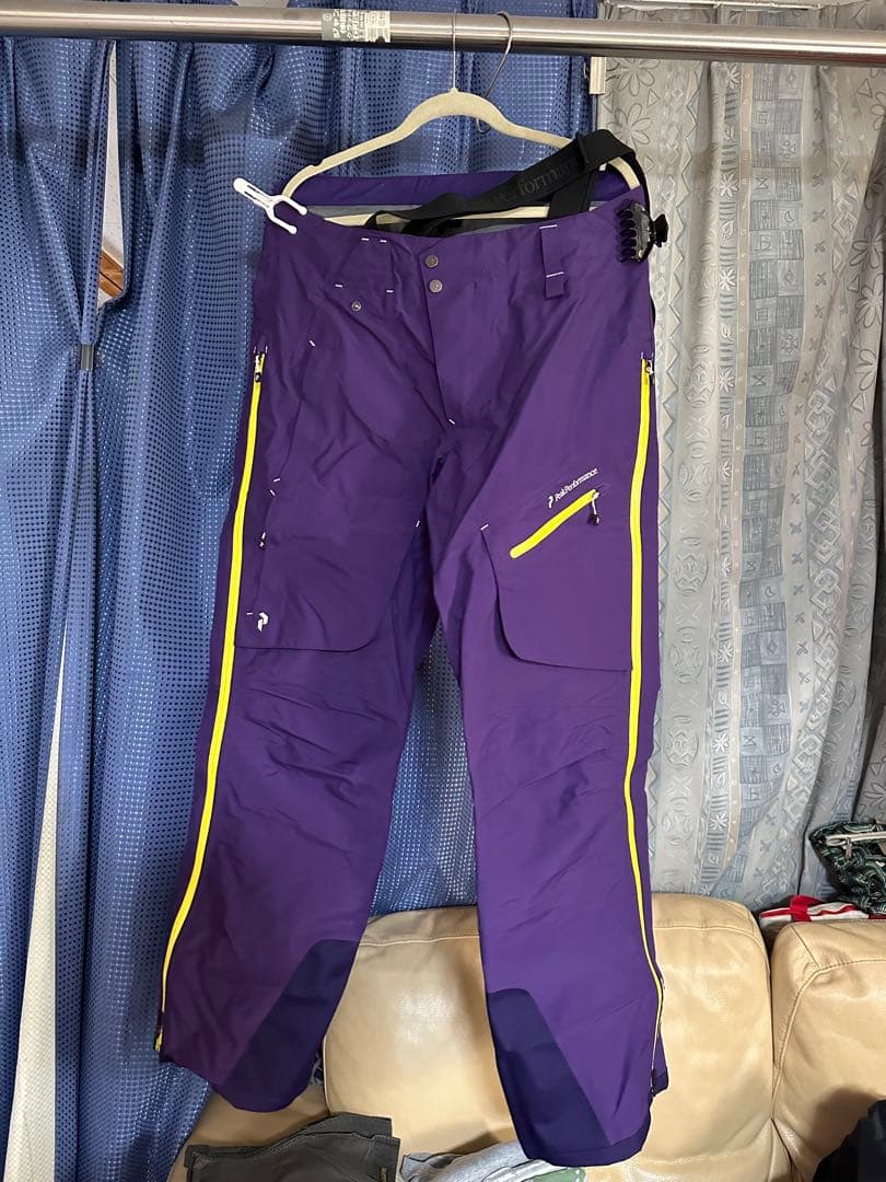 ピークパフォーマンス　バンパー　ゴアテックスプロ