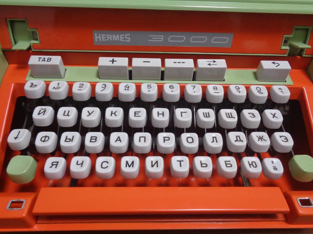 完動品　HERMES 3000 エルメスタイプライター ロシア語 カスタムカラー