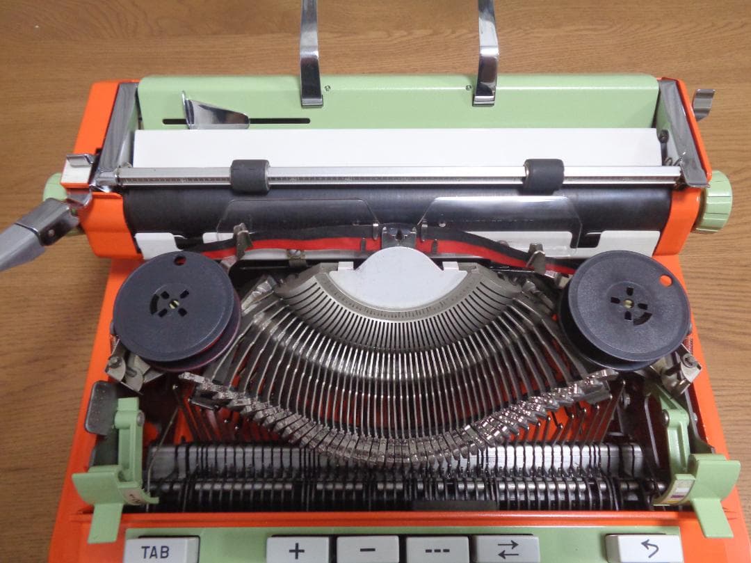 完動品　HERMES 3000 エルメスタイプライター ロシア語 カスタムカラー
