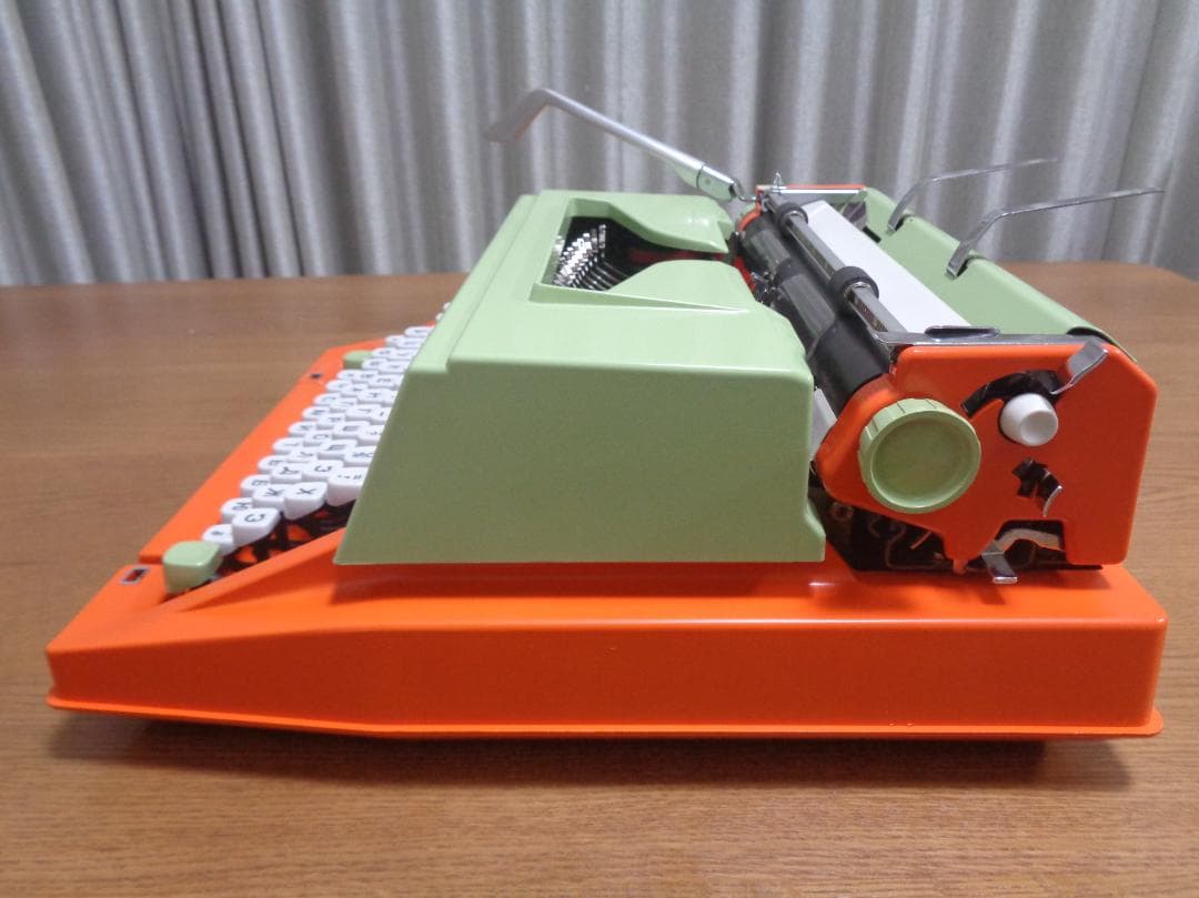 完動品　HERMES 3000 エルメスタイプライター ロシア語 カスタムカラー