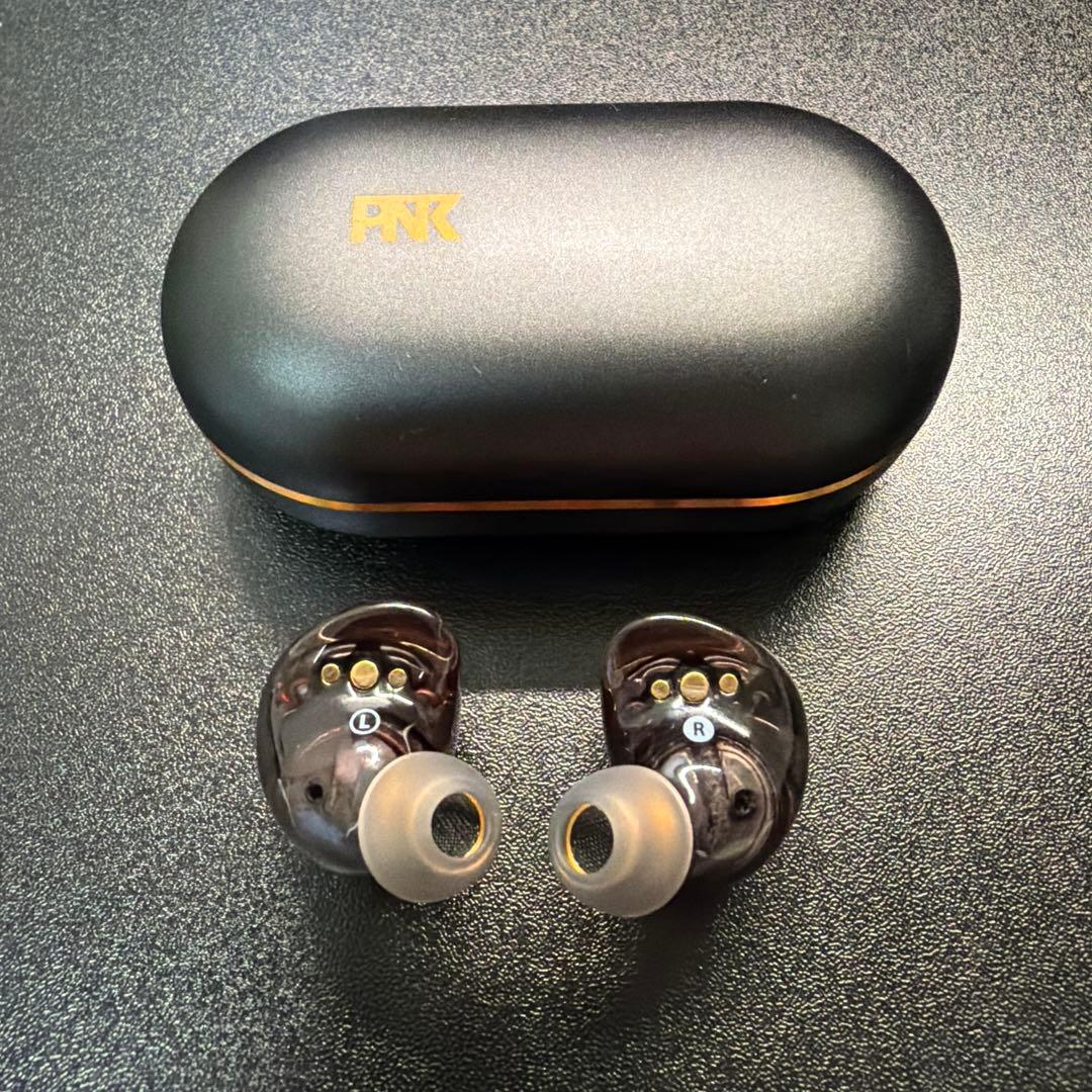 PNK ワイヤレスイヤホン ブラック 充電ケース付き