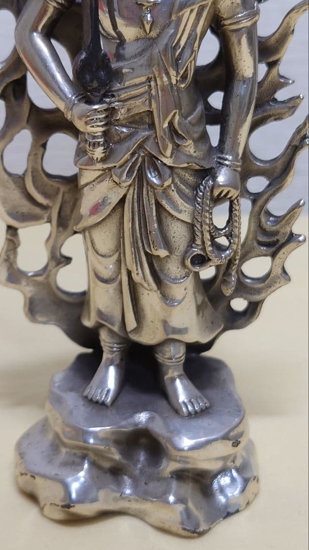 銀製　不動明王像　秀雲銘　279g