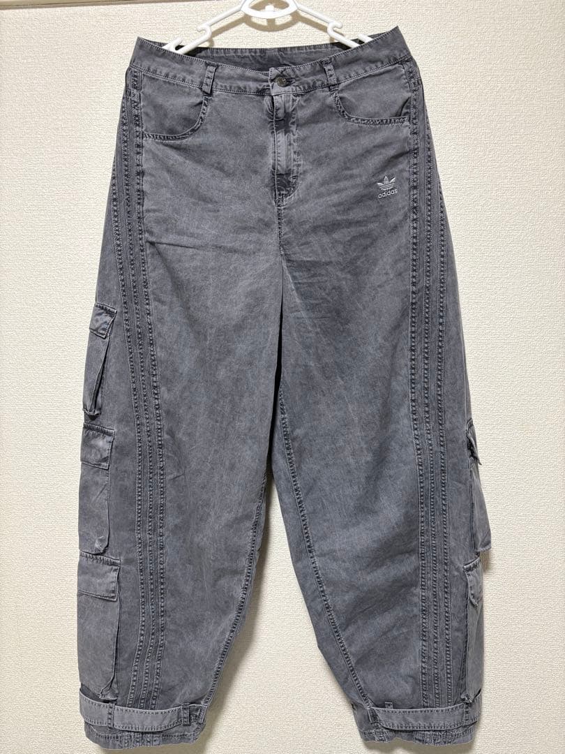 アディダス カーゴパンツ グレー
