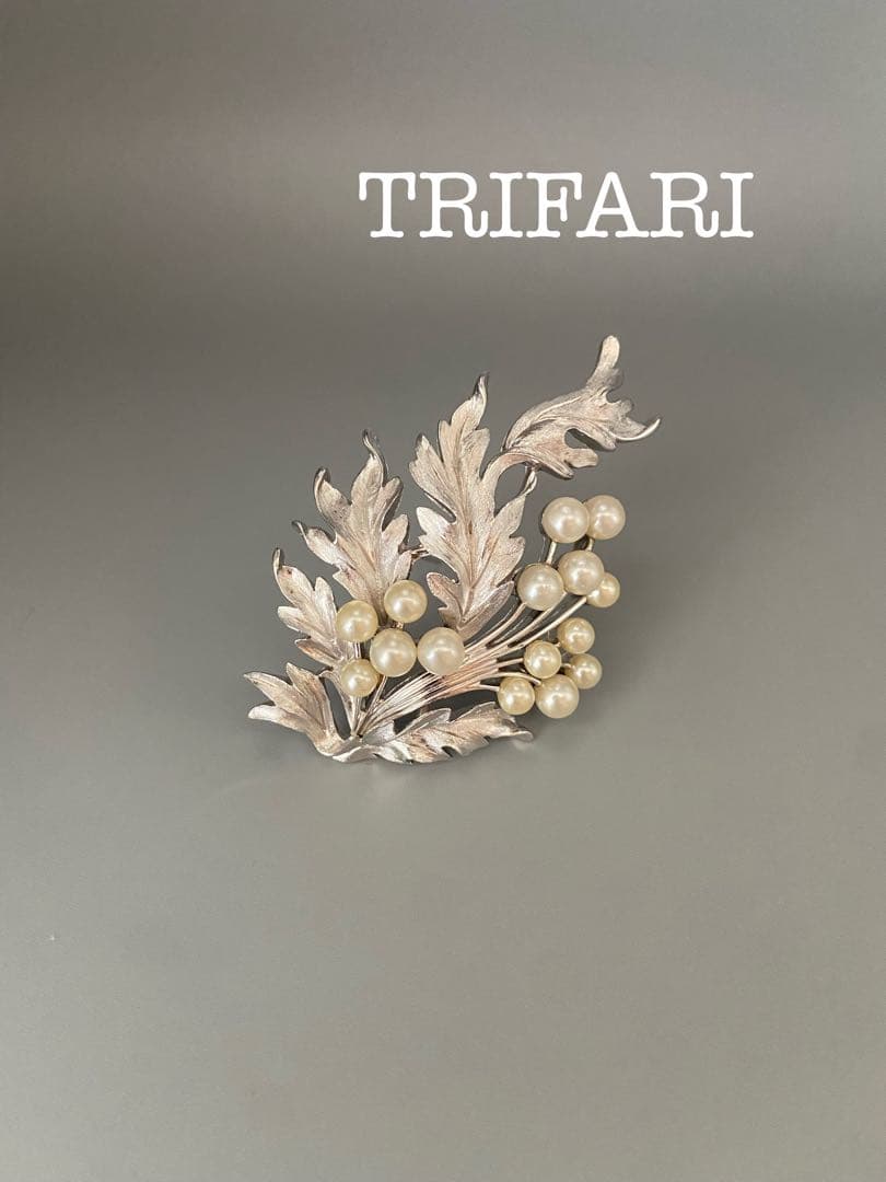 lotuscloud 2542⭐️TRIFARI トリファリヴィンテージブローチ