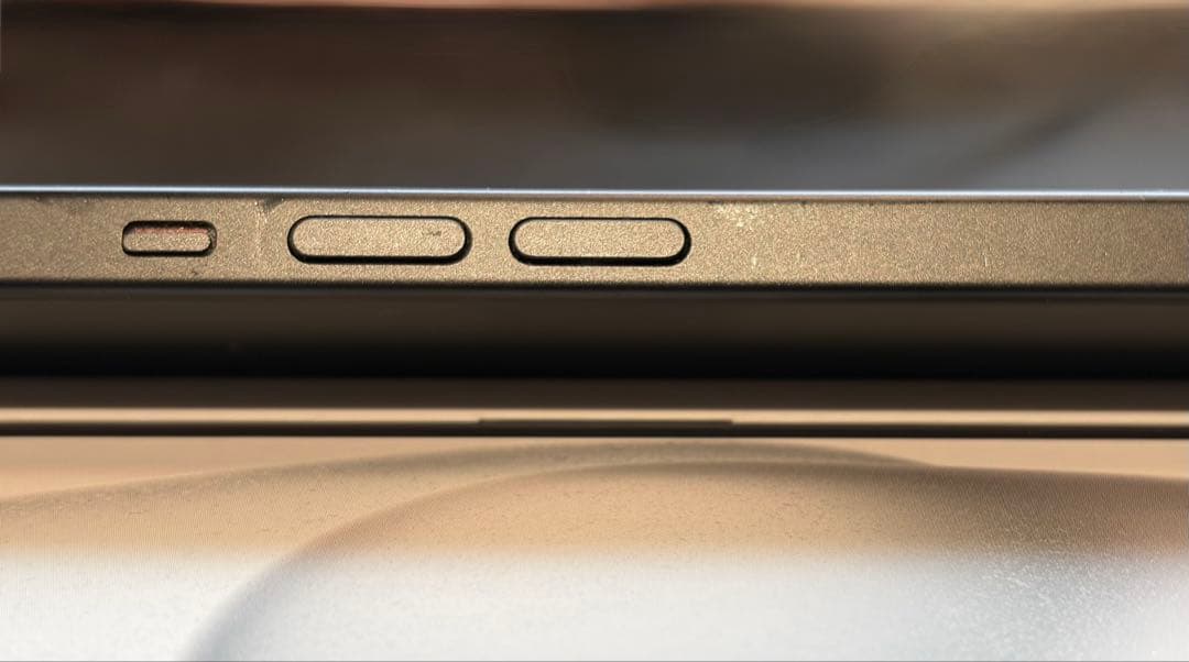 iPhone 15 ブラック128GB