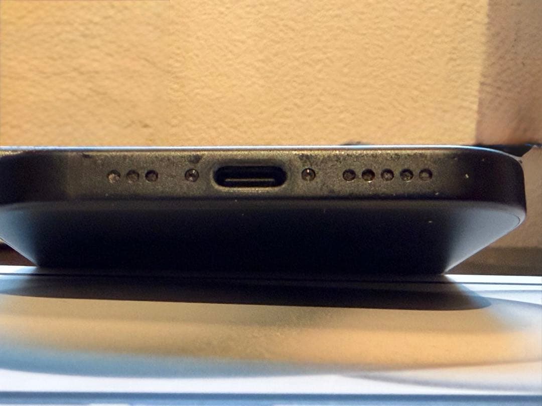 iPhone 15 ブラック128GB