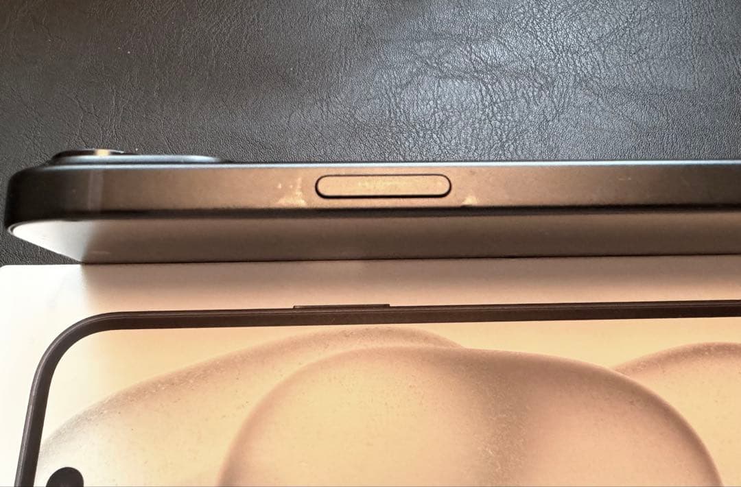 iPhone 15 ブラック128GB