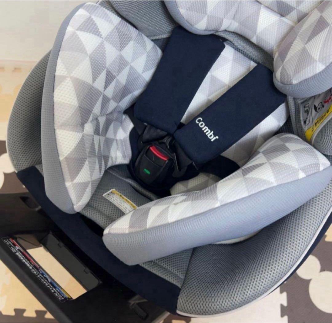 ✨ほぼ新品✨コンビ チャイルドシート クルムーヴスマートisofix ネイビー