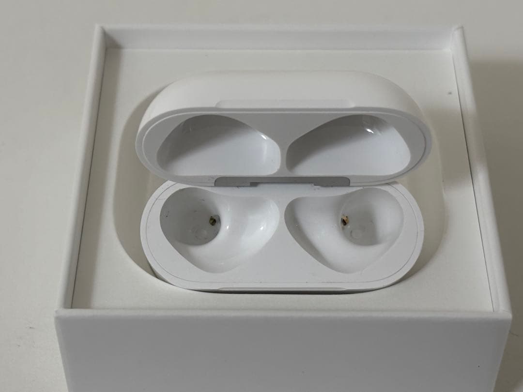 美品♪ AirPods4【アップルケア付き】