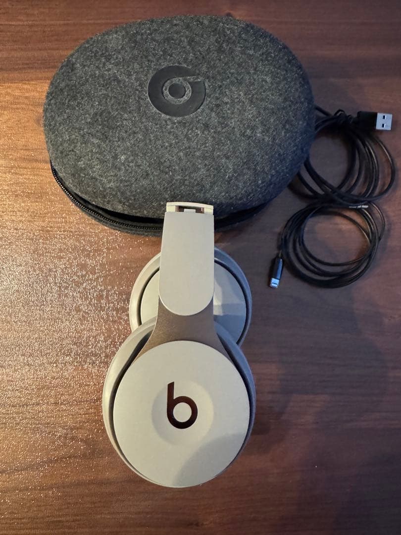 Beats Solo Pro グレー