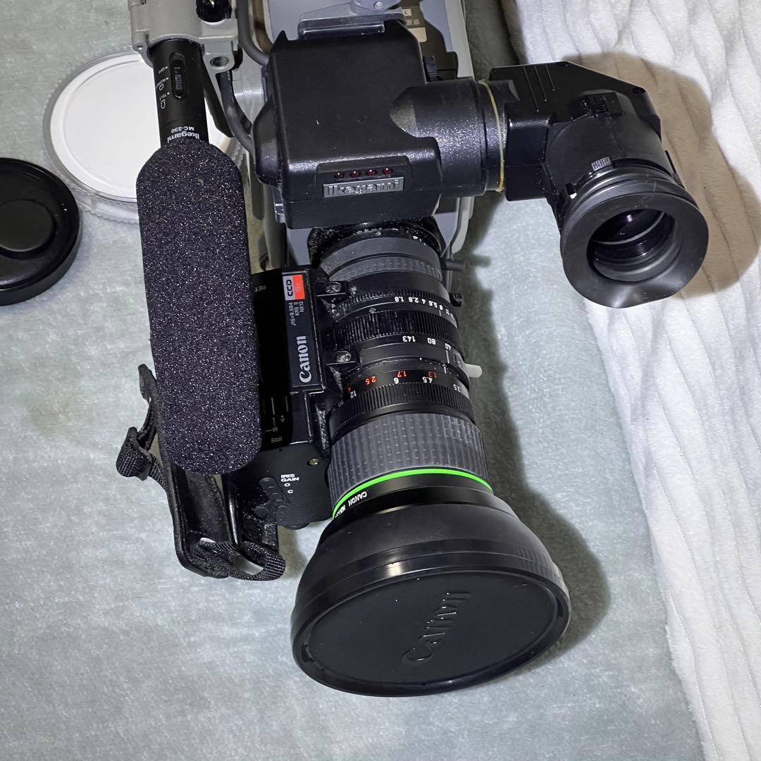 ビデオカメラIkegami HC-300、 82CL-UP1300Hケース鍵付き