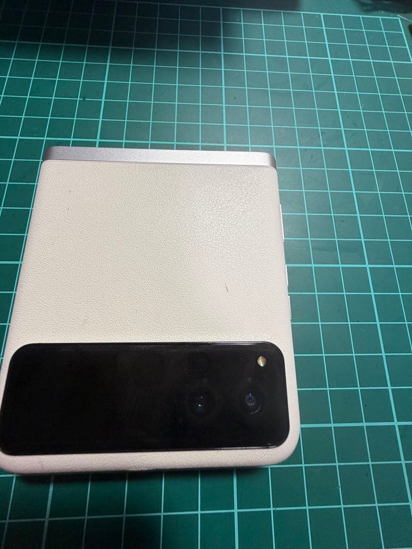 Motorola　Razer40　使用感あり　256GB バニラクリーム