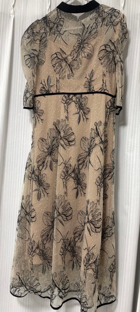 【美品】Leja 配色パイピングプチハイネック花柄刺繍ラメレースロング丈　M