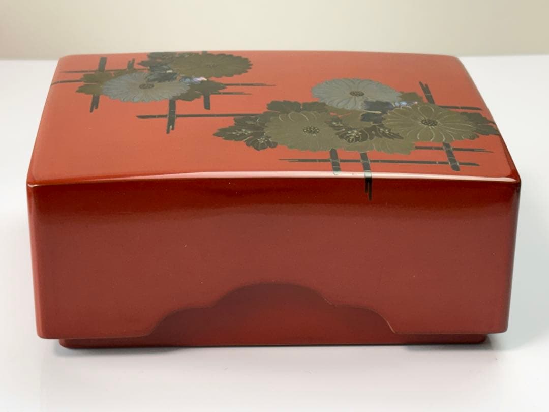 【未使用】時代漆芸 木製 菊紋蒔絵 螺鈿象嵌箱 蓋物 小物入れ R7112344