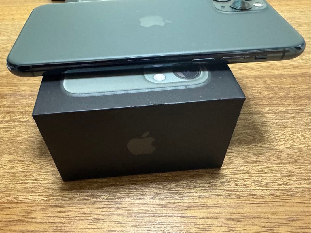 海外版SiMフリーiPhone 11Proミッドナイトグリーン256 GB