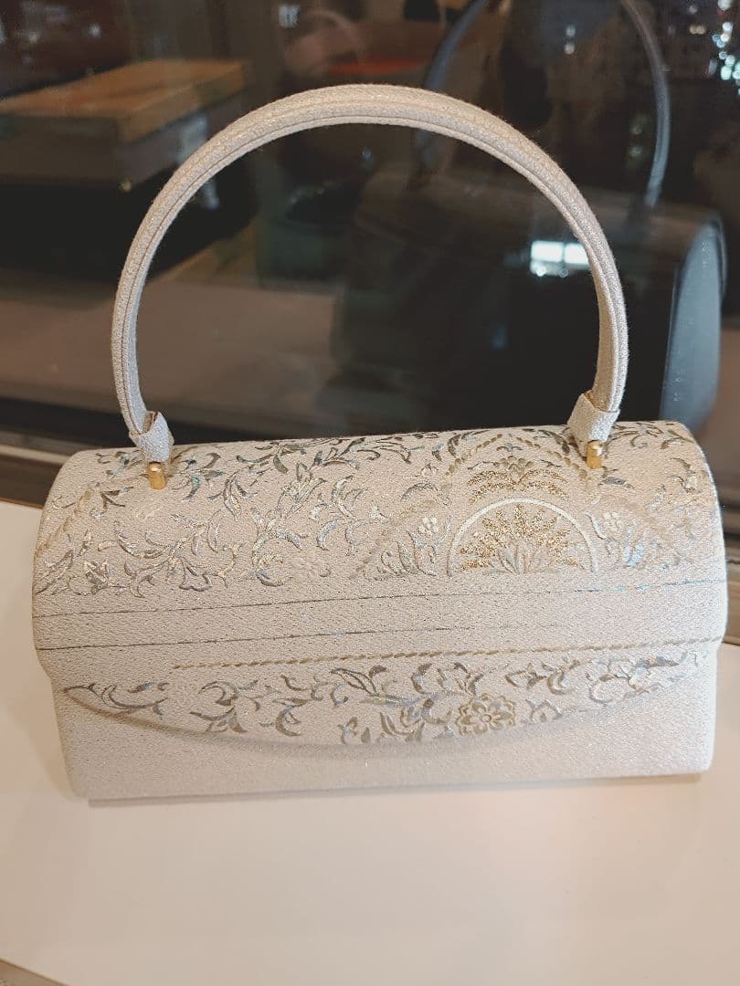 エンボス加工 花柄 和装用バッグ ホワイト　螺鈿細工