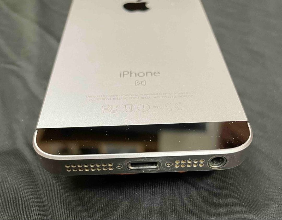 iPhoneSE(第1世代)64GBスペースグレイ　SIMフリー　本体＋箱