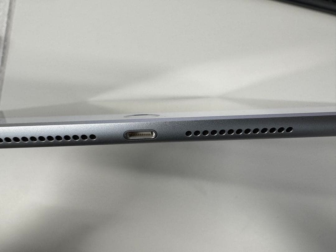 iPad第8世代 Wi-Fi 32GB シルバー　ジャンク品 015