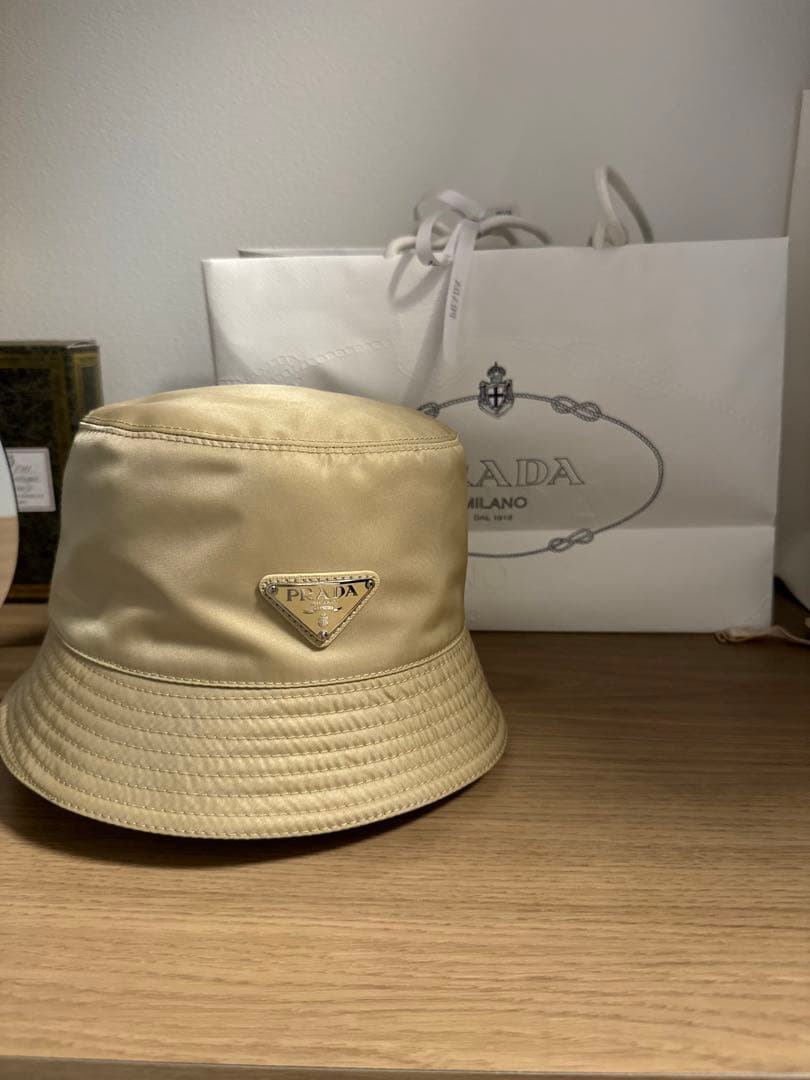 PRADA Re-Nylon バケットハット ベージュ