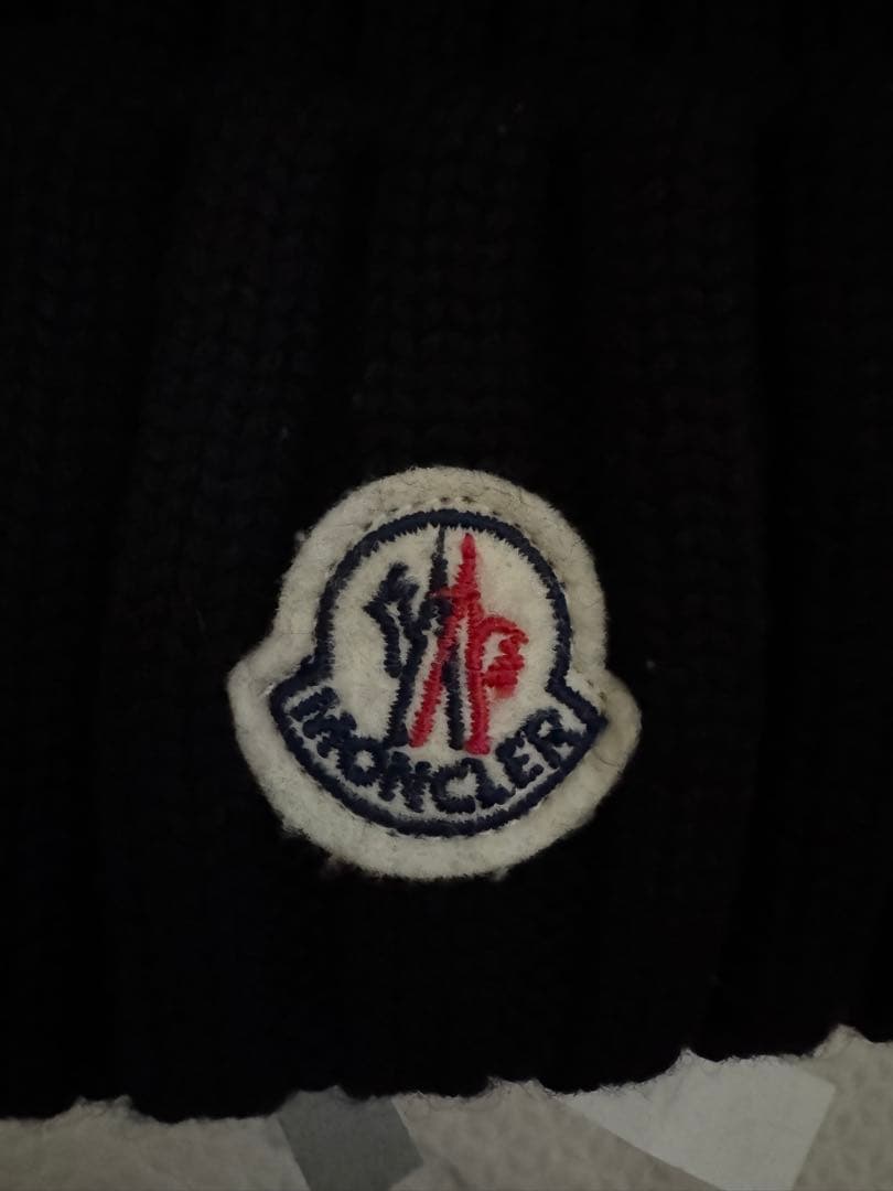 モンクレール　ファー付き黒ニット帽