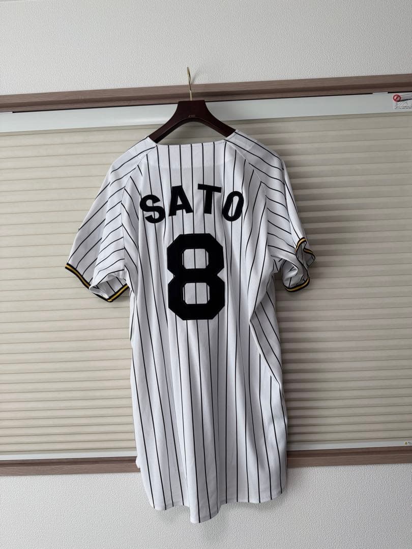 か*ん様 阪神タイガース　佐藤輝明選手　ユニフォーム　サイズO