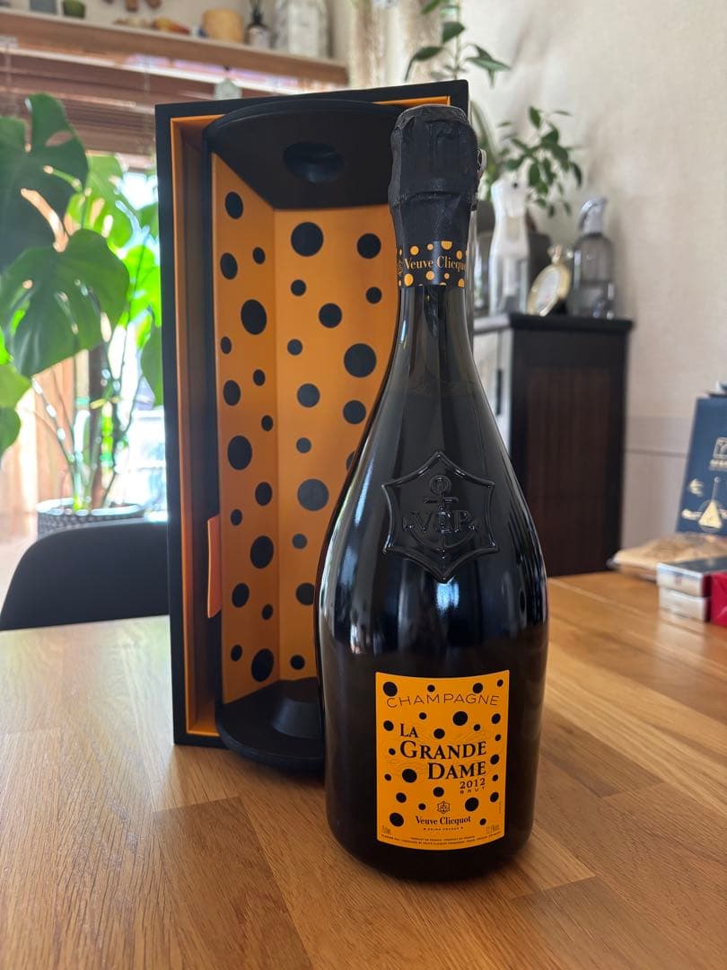 ヴーヴ クリコ×草間彌生　La Grande Dame 2012 バック付