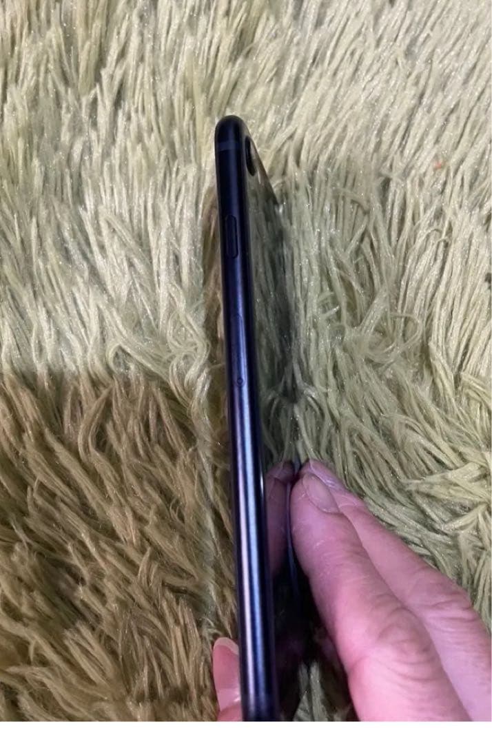 1000円OFF！美品　iPhone SE 第3世代 64GB SIMフリー