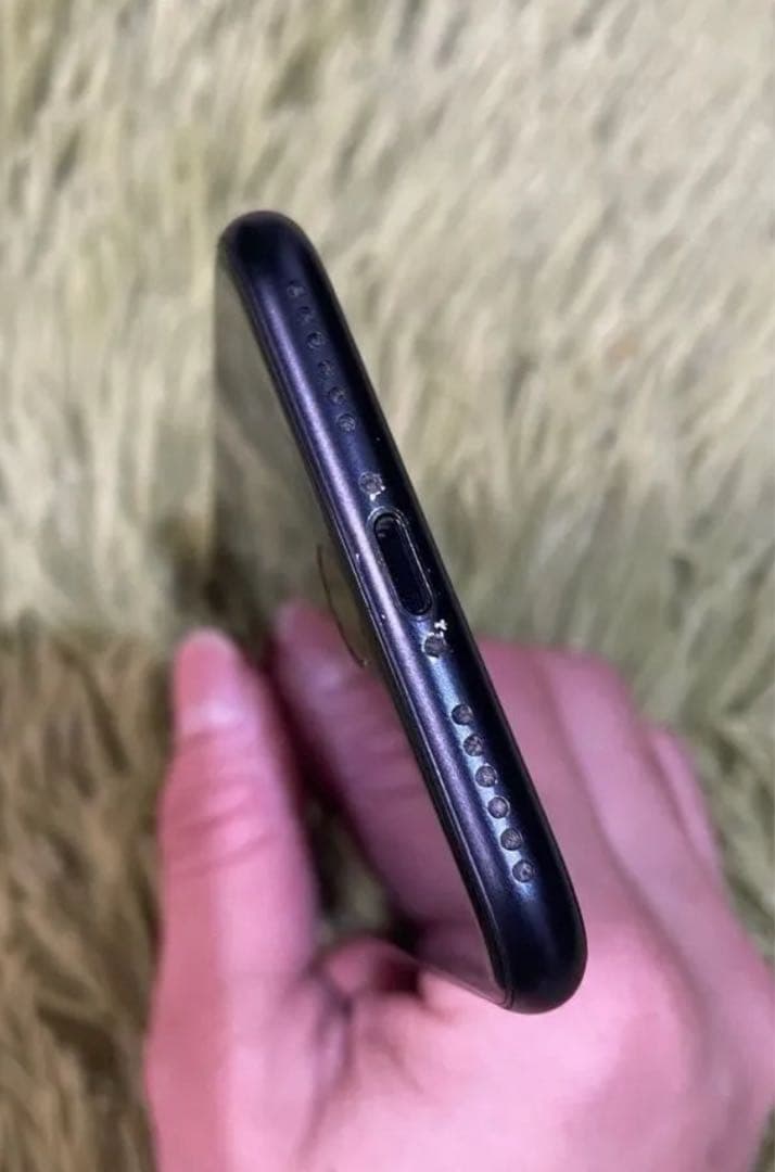 1000円OFF！美品　iPhone SE 第3世代 64GB SIMフリー