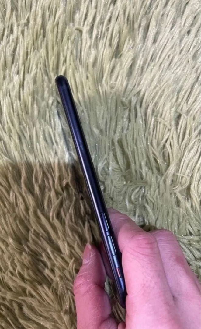 1000円OFF！美品　iPhone SE 第3世代 64GB SIMフリー