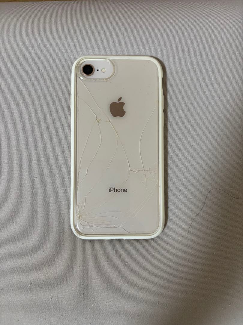 iPhone 8 64G ゴールド 背面ひび割れ SIMロック解除済み