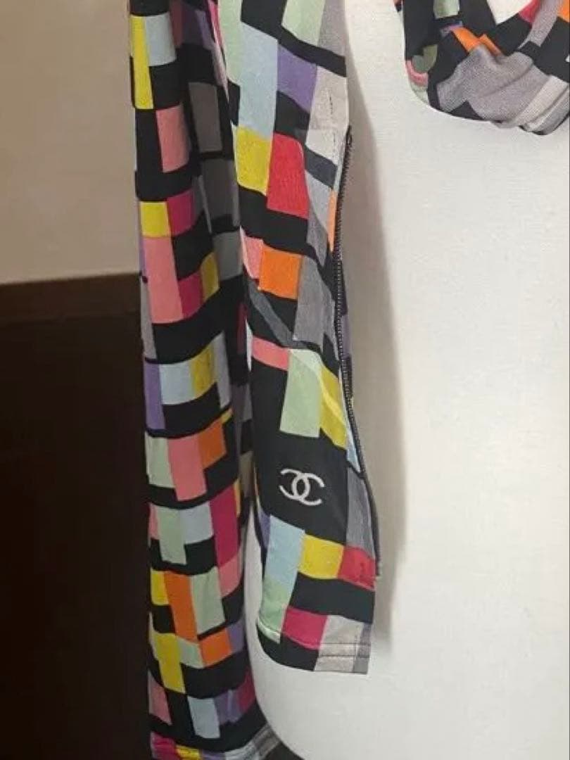 お値下げ！美品CHANEL カラフル幾何学模様シルクジップアップジャケット