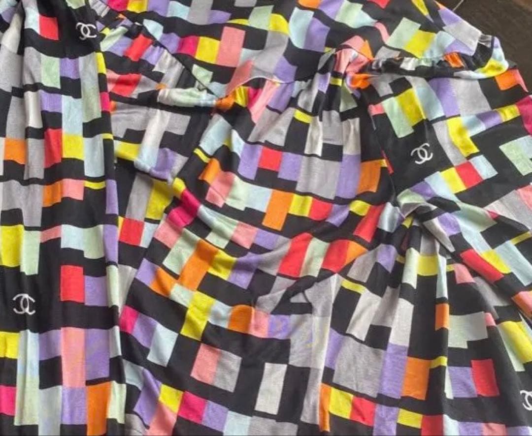 お値下げ！美品CHANEL カラフル幾何学模様シルクジップアップジャケット