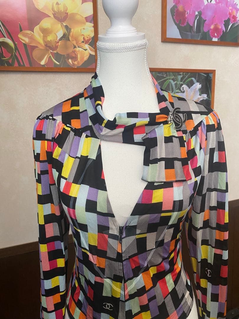 お値下げ！美品CHANEL カラフル幾何学模様シルクジップアップジャケット
