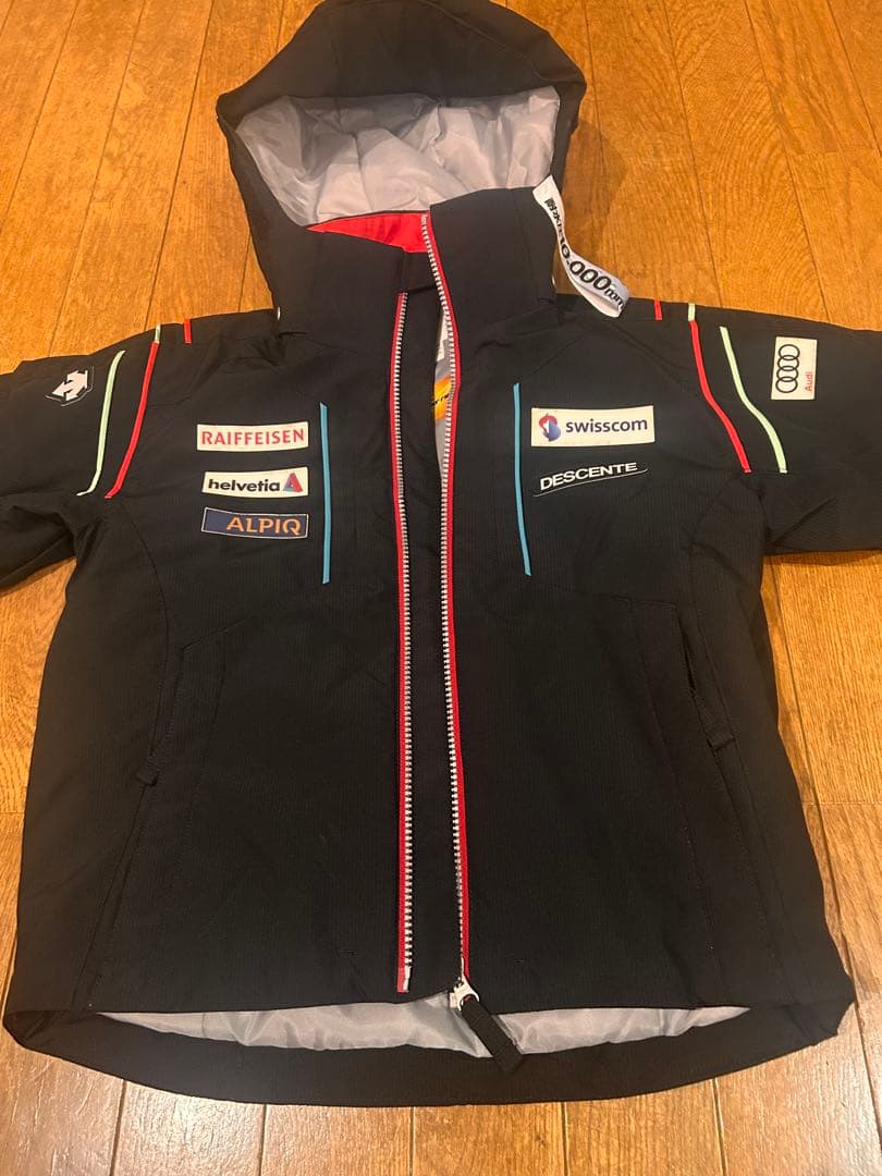 DESCENTE 子供用スキーウェア 黒　赤　上下セット