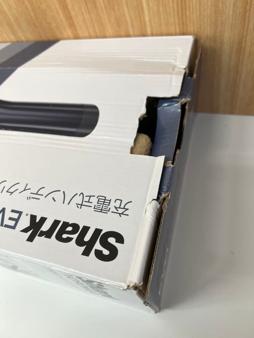 EVOPOWER 充電式ハンディクリーナー未使用ですが 箱にダメージ有り