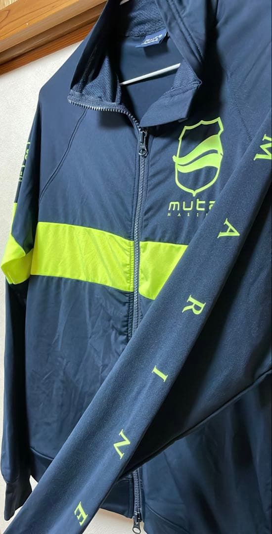 【美品】muta ムータ ラッシュガード 上下セット 紺×蛍光ライン