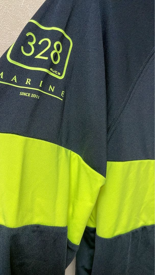 【美品】muta ムータ ラッシュガード 上下セット 紺×蛍光ライン