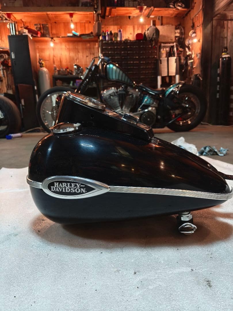 ハーレーダビットソン　FLSTC純正タンク