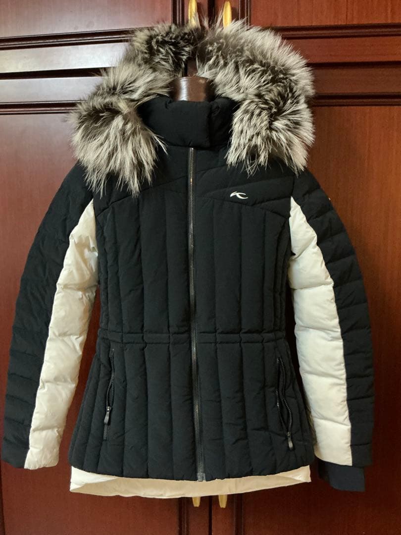 s*y様 チュース　ファー付きスキーウェア　上下セット（黒/白）