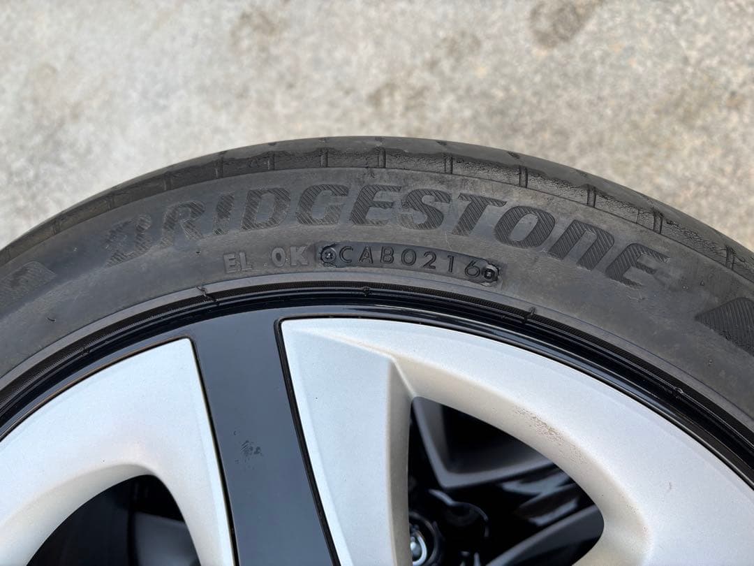 トヨタ 50プリウス純正ツーリング　S17インチ タイヤホイールセット