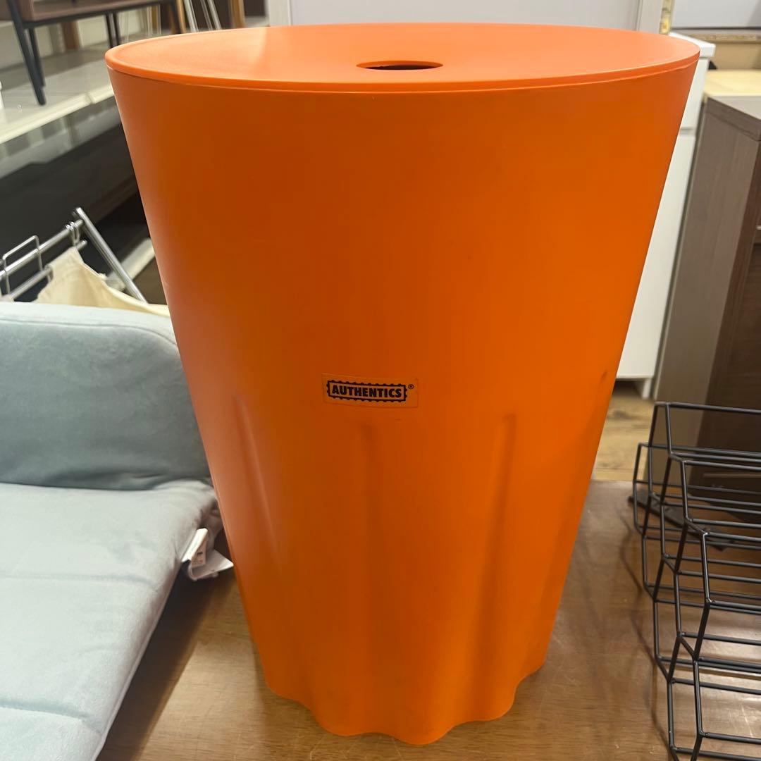 ドイツメーカー　AUTHENTICS オウセンティックス　　ランドリースツール