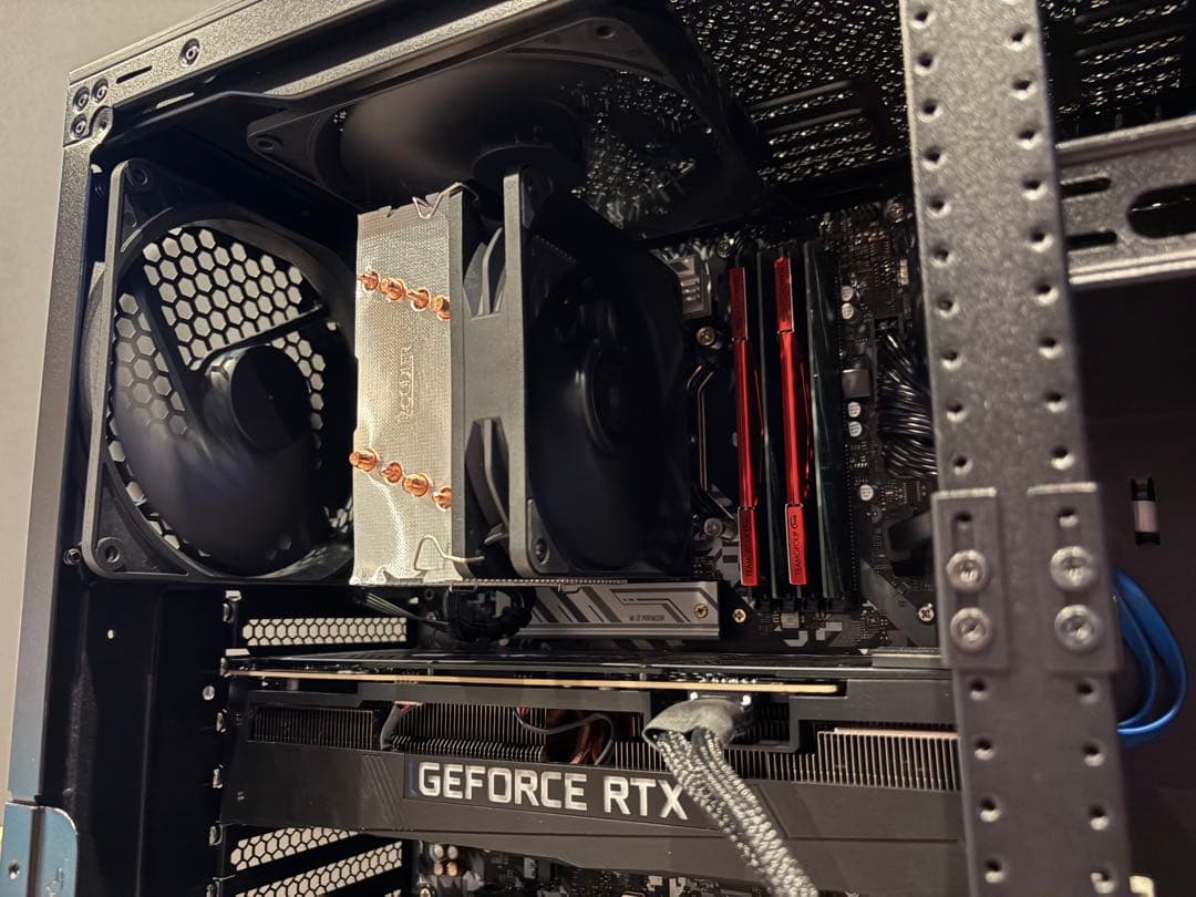 RTX4070ti　SSD2TB ゲーミングpc i7 13700F　ガレリア