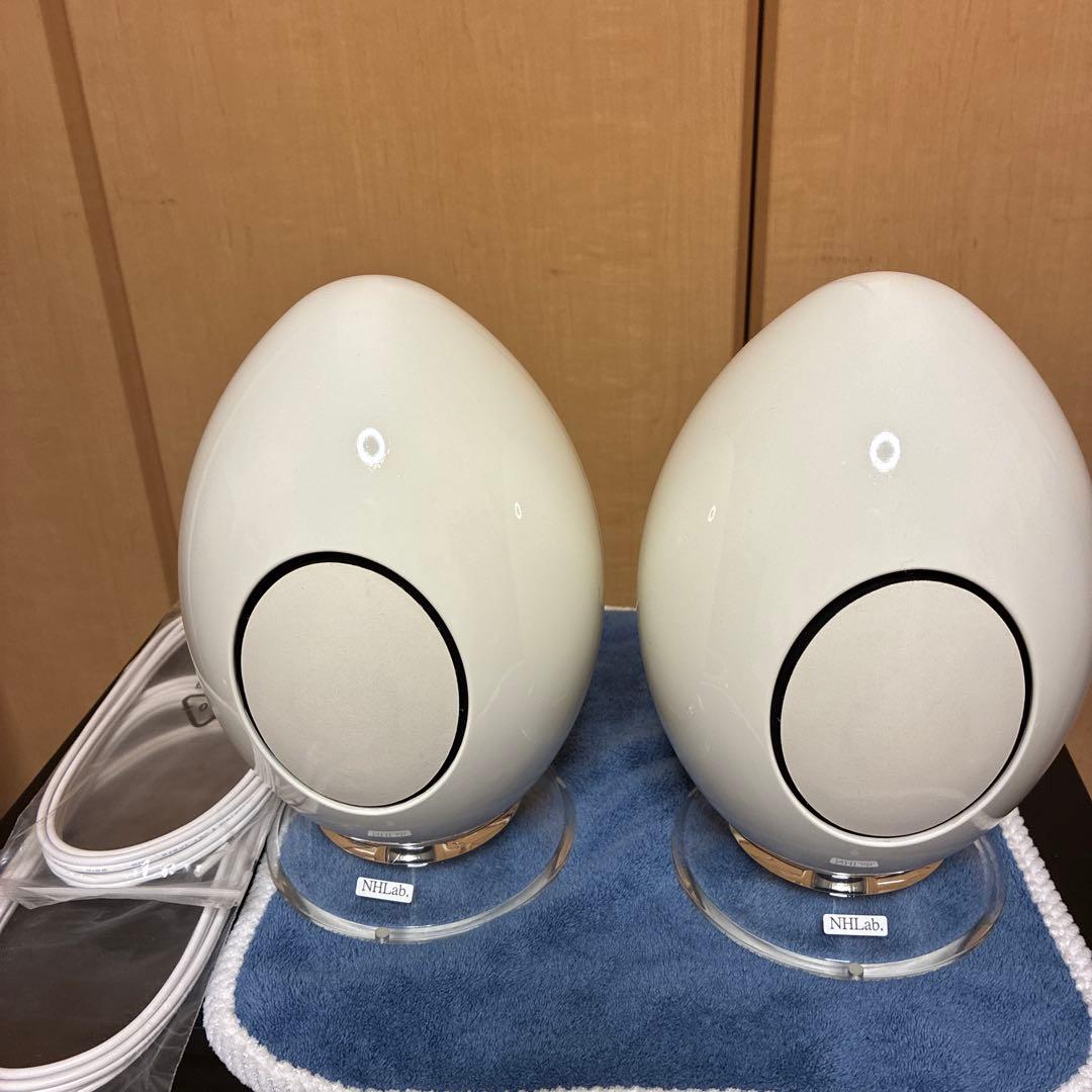 白色たまご型スピーカー